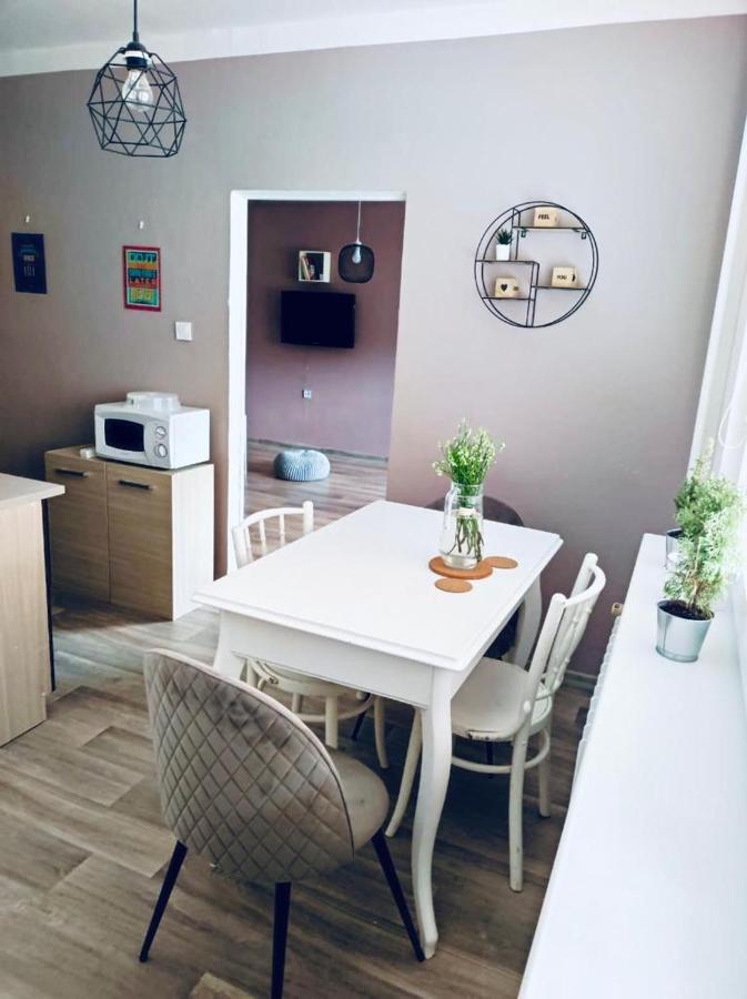 Apartman Domov ジェチーン エクステリア 写真